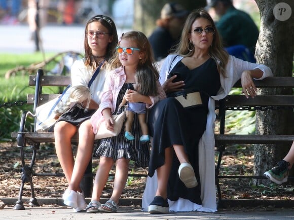 Jessica Alba et ses filles Honor et Haven à New York, le 3 août 2017.