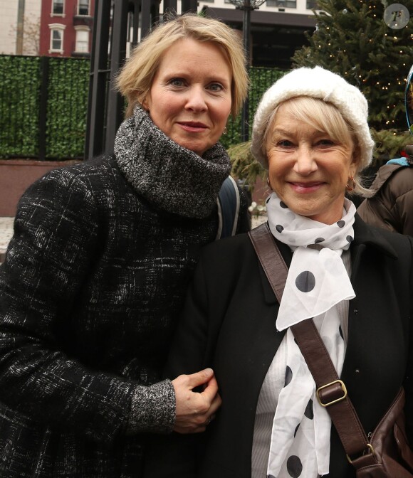 Cynthia Nixon et Helen Mirren lors de la ‘marche des femmes' contre Trump à New York, le 21 janvier 2017 © Nancy Kaszerman via Zuma/Bestimage