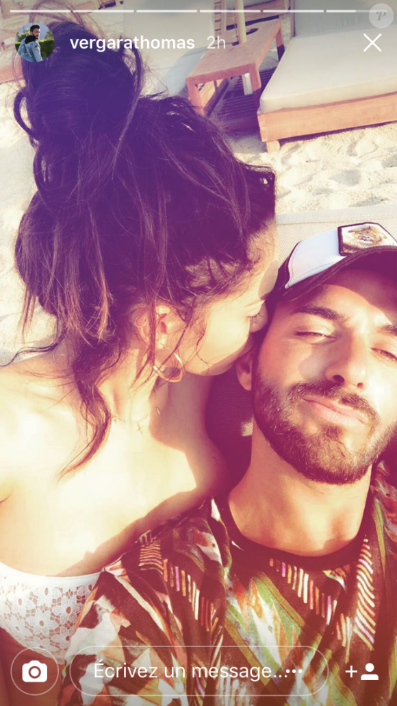 Nabilla et Thomas Vergara toujours aussi amoureux lors de leurs vacances à Mykonos, en Grèce, en août 2017.