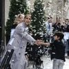 Céline Dion quitte l'hôtel Royal Monceau avec ses jumeaux Eddy et Nelson, pour prendre un jet privé au Bourget le 10 août 2017.