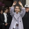 Céline Dion quitte l'hôtel Royal Monceau avec ses jumeaux Eddy et Nelson, pour prendre un jet privé au Bourget le 10 août 2017.