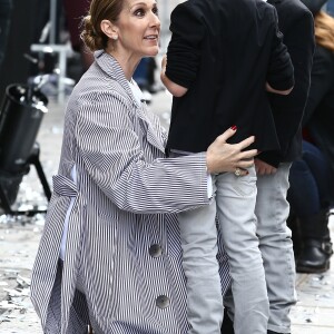 Céline Dion quitte l'hôtel Royal Monceau avec ses jumeaux Eddy et Nelson, pour prendre un jet privé au Bourget le 10 août 2017.