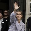 Céline Dion quitte l'hôtel Royal Monceau avec ses jumeaux Eddy et Nelson, pour prendre un jet privé au Bourget le 10 août 2017.