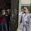 Céline Dion quitte l'hôtel Royal Monceau avec ses jumeaux Eddy et Nelson, pour prendre un jet privé au Bourget le 10 août 2017.