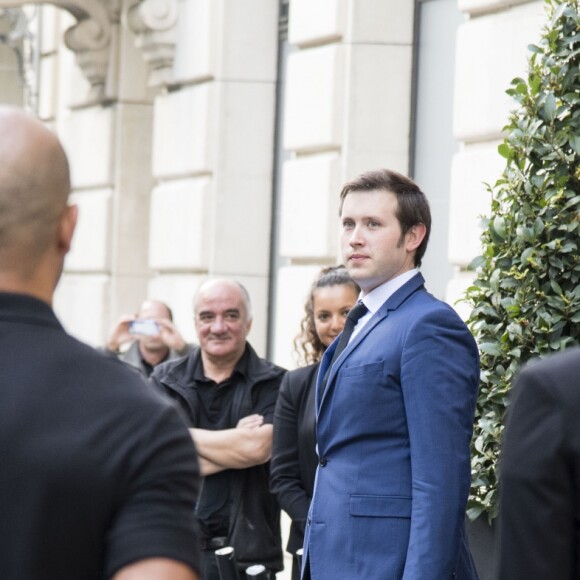 Celine Dion quitte l'hôtel Royal Monceau avec ses enfants et prend un jet privé au Bourget le 10 août 2017. © Pierre Perusseau / Bestimage