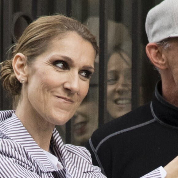 Celine Dion quitte l'hôtel Royal Monceau avec ses enfants et prend un jet privé au Bourget le 10 août 2017. © Pierre Perusseau / Bestimage