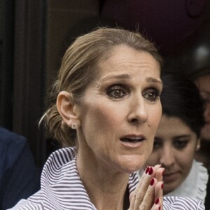 Celine Dion quitte l'hôtel Royal Monceau avec ses enfants et prend un jet privé au Bourget le 10 août 2017. © Pierre Perusseau / Bestimage