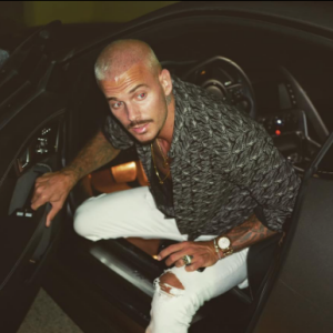 M. Pokora moustachu le 10 août 2017 à Saint-Tropez.