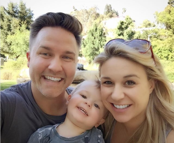 Scott Porter et sa femme Kelsey avec leur fils McCoy en août 2017, à quelques heures de la naissance de leur petite fille. Photo Instagram du 10 août 2017.