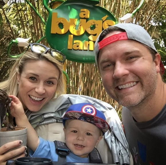 Scott Porter et sa femme Kelsey avec leur fils McCoy. La famille s'est agrandie en août 2017 avec la naissance d'une petite fille. Photo Instagram du 29 juin 2017.