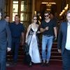 Céline Dion et son danseur Pepe Munoz sortent de l'hôtel Ritz à Paris, le 1er août 2017.