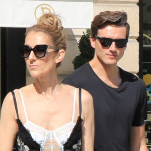 Céline Dion et son danseur Pepe Munoz sont allés faire du shopping à la boutique Schiaparelli à Paris, le 1er août 2017