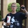 Justin Bieber habillé de la tête aux pieds en 'Bieber' à la sortie de l'hôtel Montage à Beverly Hills, le 1er août 2017