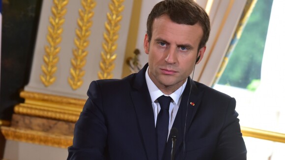 Emmanuel Macron en vacances : Harcelé par un photographe, il porte plainte