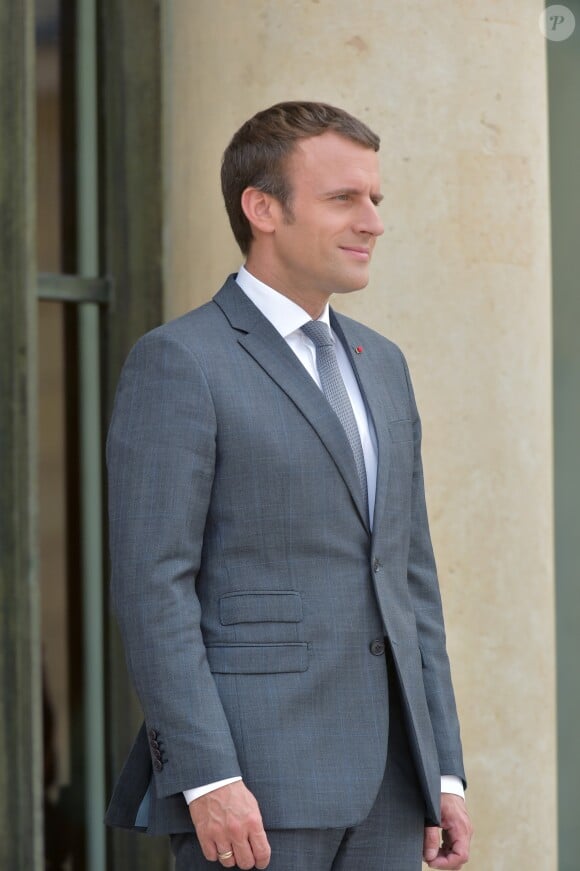 Le président de la République Emmanuel Macron attend le premier ministre suédois au Palais de l'Elysée à Paris, le 31 juillet 2017, pour un entretien et une déclaration commune. © Giancarlo Gorassini/Bestimage