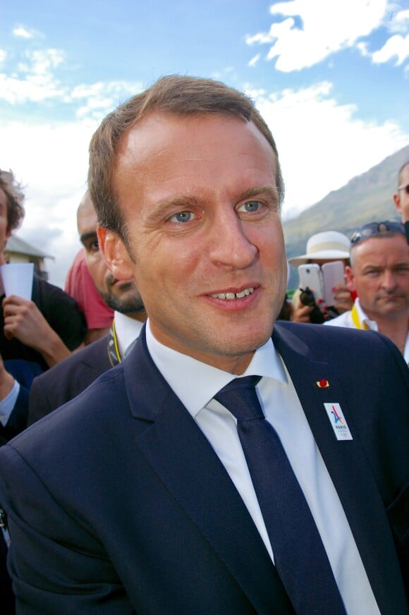 Exclusif - Le président de la République Emmanuel Macron assiste à l'arrivée de la 17e étape du 104e Tour de France à Salle-des-Alpes (Serre Chevalier), le 19 juillet 2017. © Fabien Faure /Bestimage
