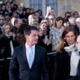 Bernard Cazeneuve, Manuel Valls et sa femme Anne Gravoin - Passation de pouvoirs entre l'ancien premier ministre Manuel Valls et le nouveau premier ministre Bernard Cazeneuve à l'hôtel Matignon à Paris, le 6 décembre 2016.