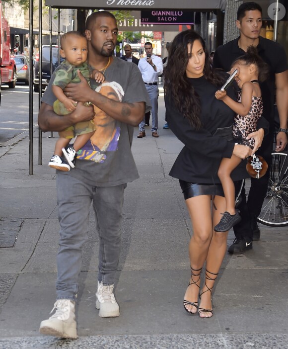 Kim Kardashian, son mari Kanye Westet leurs enfants North et Saint à New York, le 29 août 2016.