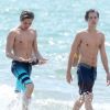 Dylan et Cole Sprouse à la plage en famille à Grosseto, en Italie le 14 juin 2014. Photo par Xposure/ABACAPRESS.COM