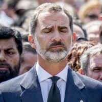 Attentat de Barcelone : L'émotion du roi Felipe et 100 000 personnes recueillies