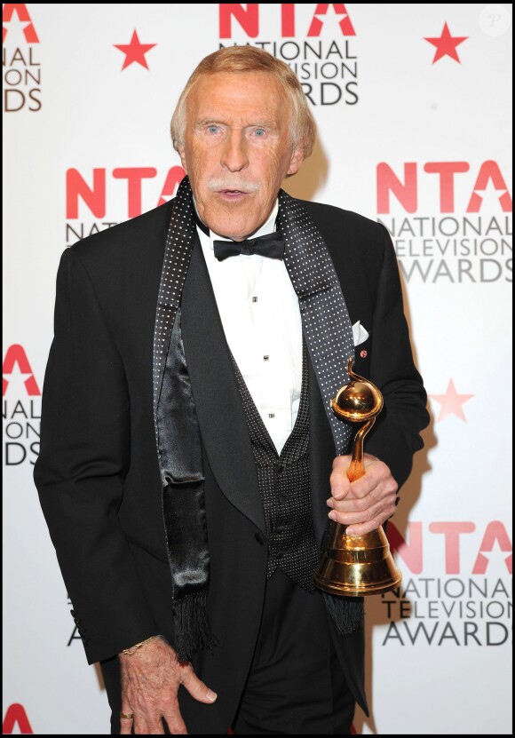 Sir Bruce Forsyth lors des National Television Awards à Londres en janvier 2011.