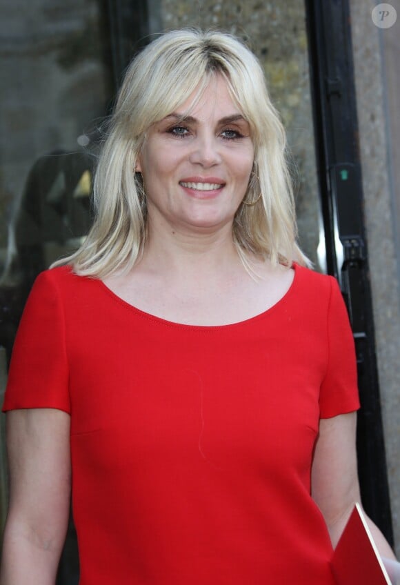 Emmanuelle Seigner - Arrivées au défilé de mode "Miu Miu", collection prêt-à-porter printemps-été 2015, au Palais de Tokyo à Paris. Le 1 octobre 2014.