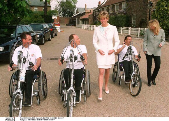 La princesse Diana au palais de Kensington en mai 1996.