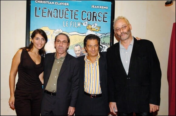Alain Berbérian, Caterina Murino, Christian Clavier et Jean Reno à la première de L'enquête corse, à Paris, le 4 octobre 2004