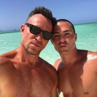 Colton Haynes et son fiancé postent des photos hot de leurs vacances !