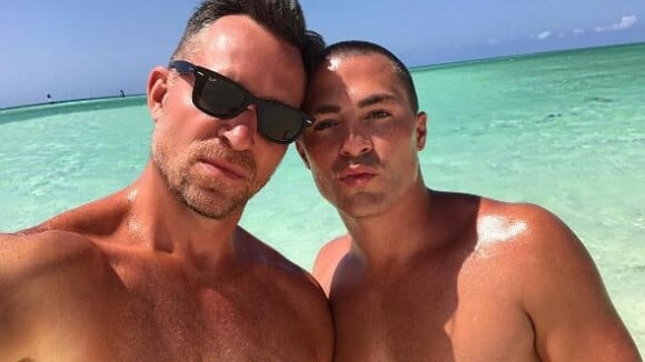 Colton Haynes et son fiancé postent des photos hot de leurs vacances !