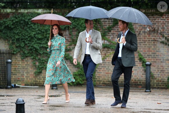 Le prince William, le prince Harry et Kate Middleton ont visité le 30 août 2017, à la veille du 20e anniversaire de la mort de Lady Diana, le Sunken Garden devenu le White Garden dans les jardins du palais de Kensington.