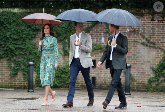 Le prince William, le prince Harry et Kate Middleton ont visité le 30 août 2017, à la veille du 20e anniversaire de la mort de Lady Diana, le Sunken Garden devenu le White Garden dans les jardins du palais de Kensington.