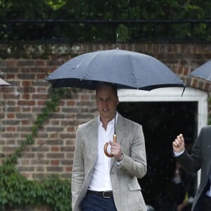 Le prince William, le prince Harry et Kate Middleton ont visité le 30 août 2017, à la veille du 20e anniversaire de la mort de Lady Diana, le Sunken Garden devenu le White Garden dans les jardins du palais de Kensington.