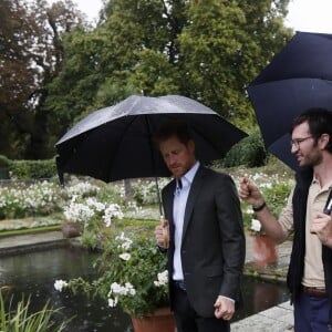 Le prince William, le prince Harry et Kate Middleton ont visité le 30 août 2017, à la veille du 20e anniversaire de la mort de Lady Diana, le Sunken Garden devenu le White Garden dans les jardins du palais de Kensington.