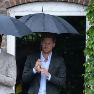 Le prince William, le prince Harry et Kate Middleton ont visité le 30 août 2017, à la veille du 20e anniversaire de la mort de Lady Diana, le Sunken Garden devenu le White Garden dans les jardins du palais de Kensington.