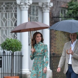 Le prince William, le prince Harry et Kate Middleton ont visité le 30 août 2017, à la veille du 20e anniversaire de la mort de Lady Diana, le Sunken Garden devenu le White Garden dans les jardins du palais de Kensington.