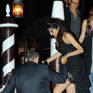 Amal et George Clooney se promènent dans un bateau taxi lors du 74ème Festival International du Film de Venise en Italie le 31 aout 2017