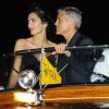Amal et George Clooney se promènent dans un bateau taxi lors du 74e Festival International du Film de Venise en Italie le 31 aout 2017