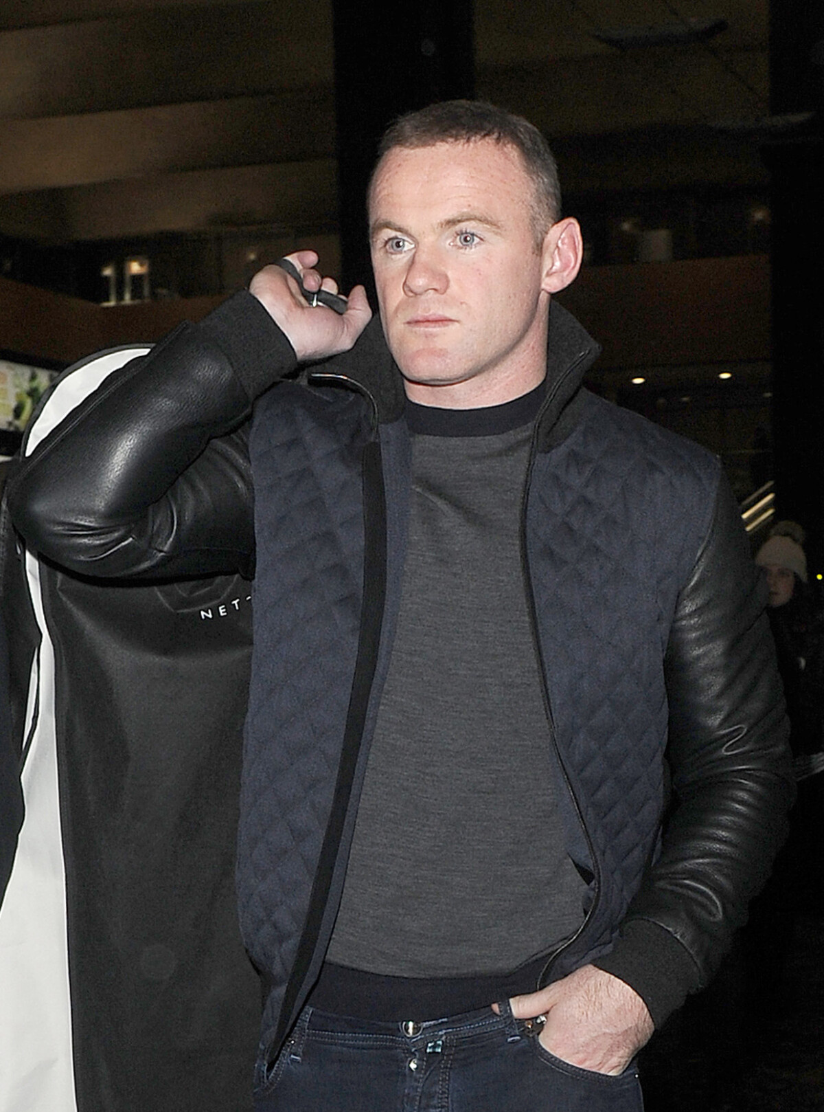 Photo Exclusif Wayne Rooney Arrive Avec Des Amis à La Gare Deuston Située Dans Le Quartier