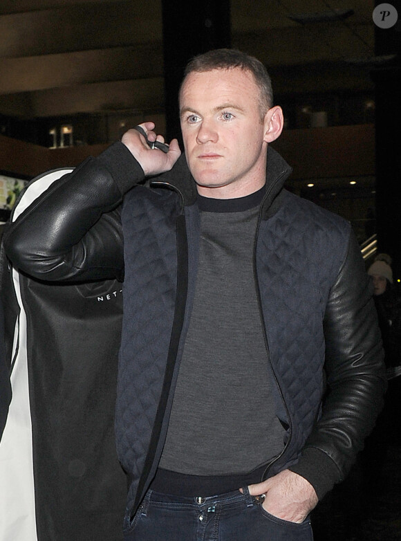 Exclusif - Wayne Rooney arrive avec des amis à la gare d'Euston située dans le quartier de Camden à Londres, le 22 janvier 2017