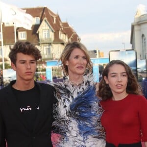 Laura Dern et ses enfants Ellery Walker Harper, Jaya Harper - Tapis rouge de la cérémonie d' ouverture du 43 ème Festival Américain de Deauville Le 01 Septembre 2017 ©Denis Guignebourg / Agence Bestimage