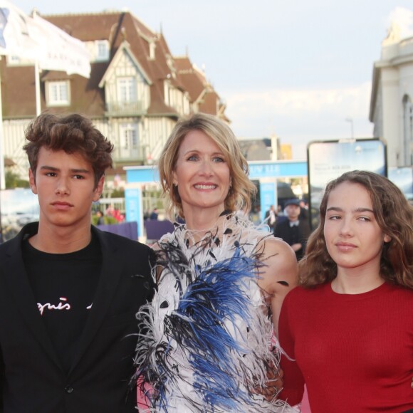 Laura Dern et ses enfants Ellery Walker Harper, Jaya Harper - Tapis rouge de la cérémonie d' ouverture du 43 ème Festival Américain de Deauville Le 01 Septembre 2017 ©Denis Guignebourg / Agence Bestimage