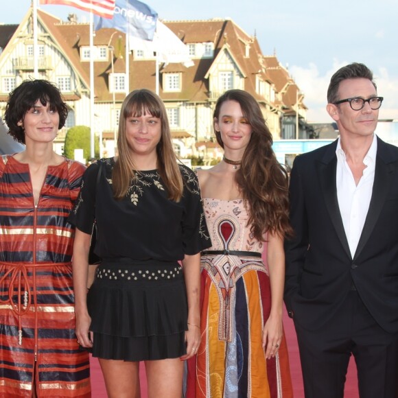 Benjamin Biolay, Axelle Ropert, Clotilde Hesse, Alice Winocour, Charlotte Le Bon, Michel Hazanaviscius, Emmanuelle Devos et Yasmin Reza - Tapis rouge de la cérémonie d' ouverture du 43 ème Festival Américain de Deauville Le 01 Septembre 2017 ©Denis Guignebourg / Agence Bestimage