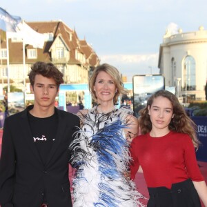 Laura Dern et ses enfants Ellery Walker Harper, Jaya Harper - Tapis rouge de la cérémonie d' ouverture du 43 ème Festival Américain de Deauville Le 01 Septembre 2017 ©Denis Guignebourg / Agence Bestimage