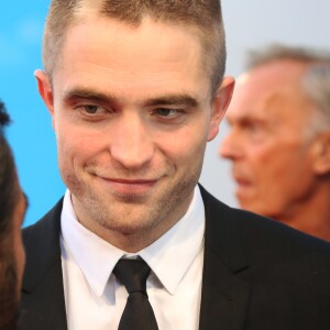 Robert Pattinson - Tapis rouge avant la projection de "Good Time" lors 43ème Festival du Cinema Americain de Deauville le 2 septembre 2017. © Denis Guignebourg/Bestimage