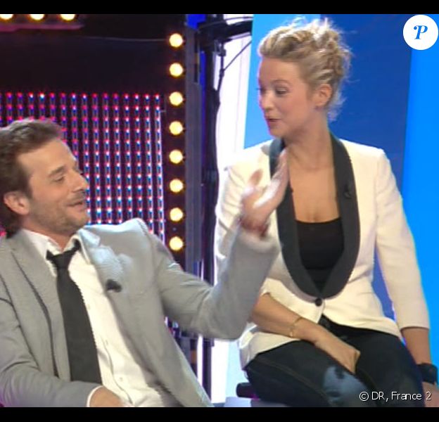 Video Le Mari De Virginie Efira Lui Fait Signer Les Papiers De Leur Divorce A La Tele Regardez Purepeople