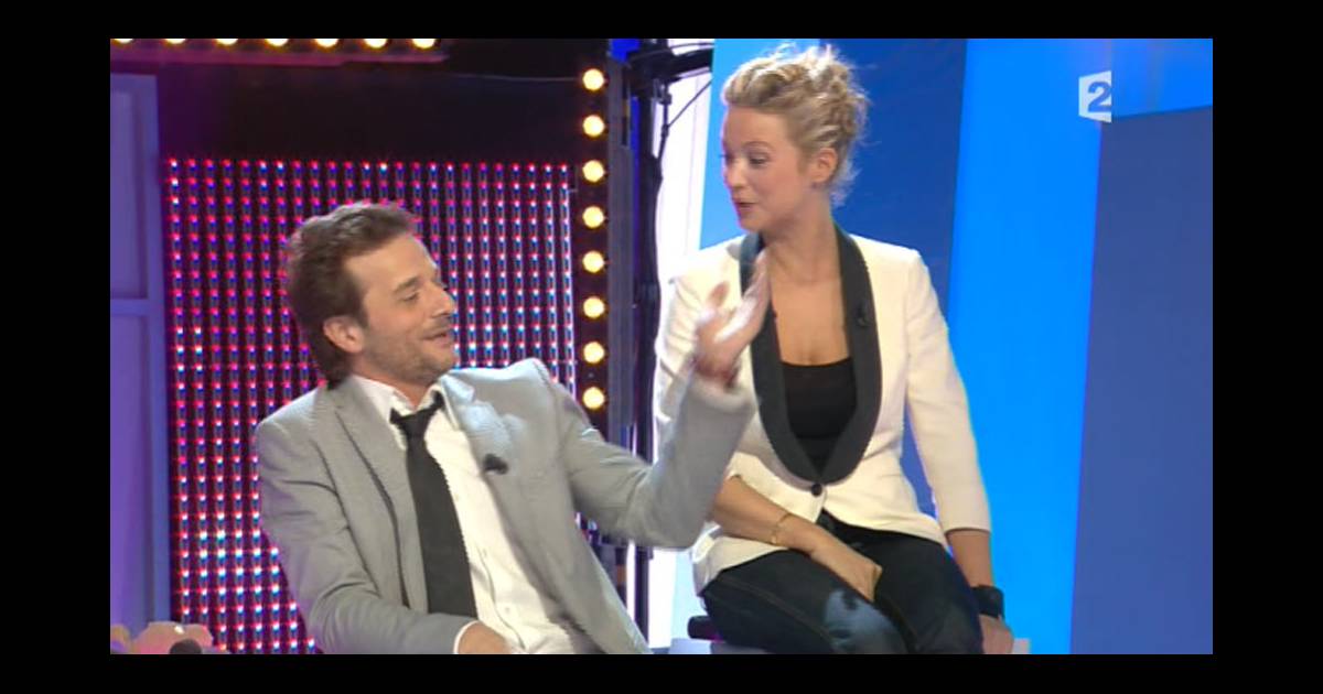 VIDEO : Le mari de Virginie Efira lui fait signer les ...