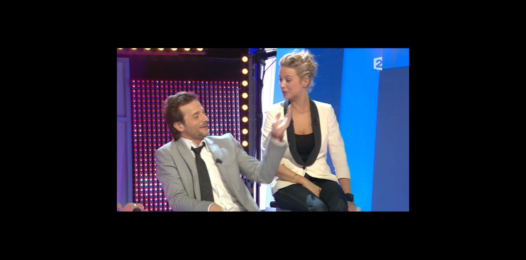 VIDEO : Le mari de Virginie Efira lui fait signer les ...