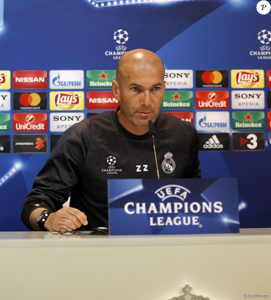 Zinédine Zidane Donne Une Conférence De Presse Avant Le Match Retour