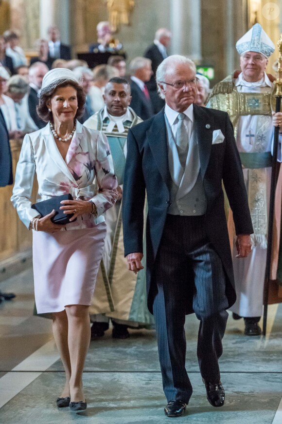 La reine Silvia et le roi Carl XVI Gustaf de Suède en la chapelle royale du palais Drottningholm, le 4 septembre 2017 à Stockholm, pour assister à une messe d'action de grâce en l'honneur de la naissance du prince Gabriel, second fils du prince Carl Philip et de la princesse Sofia.